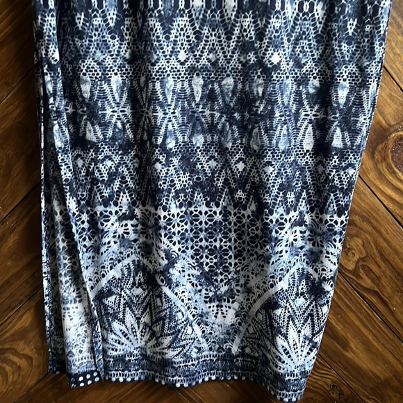 No comment-maxi skirt. Size: small Color: blue and white - Picture 4 of 6